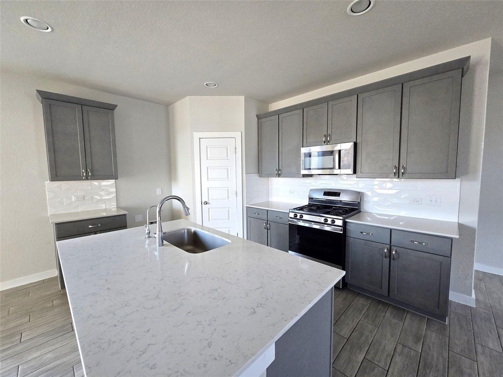 141 Appleberry LN, Elgin, TX 78621