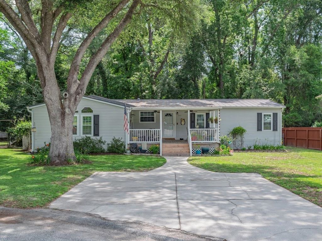 Image 1 of property listing at 1317 Tree Circle, Tallahassee, FL 32304