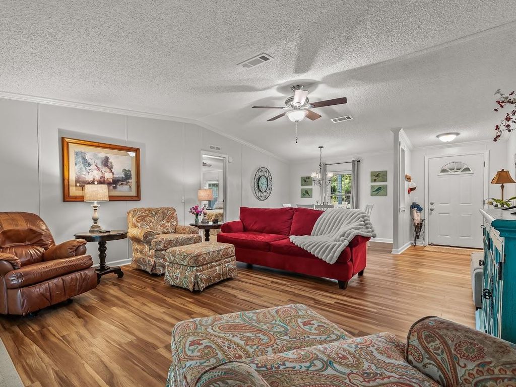 Image 10 of property listing at 1317 Tree Circle, Tallahassee, FL 32304