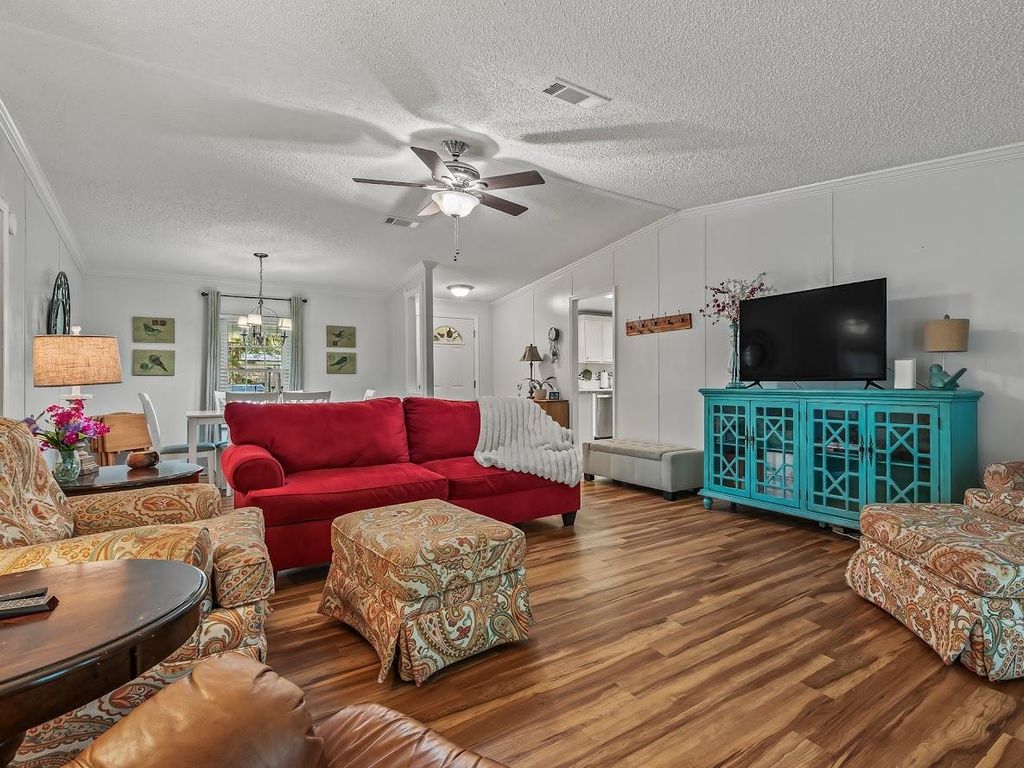 Image 11 of property listing at 1317 Tree Circle, Tallahassee, FL 32304
