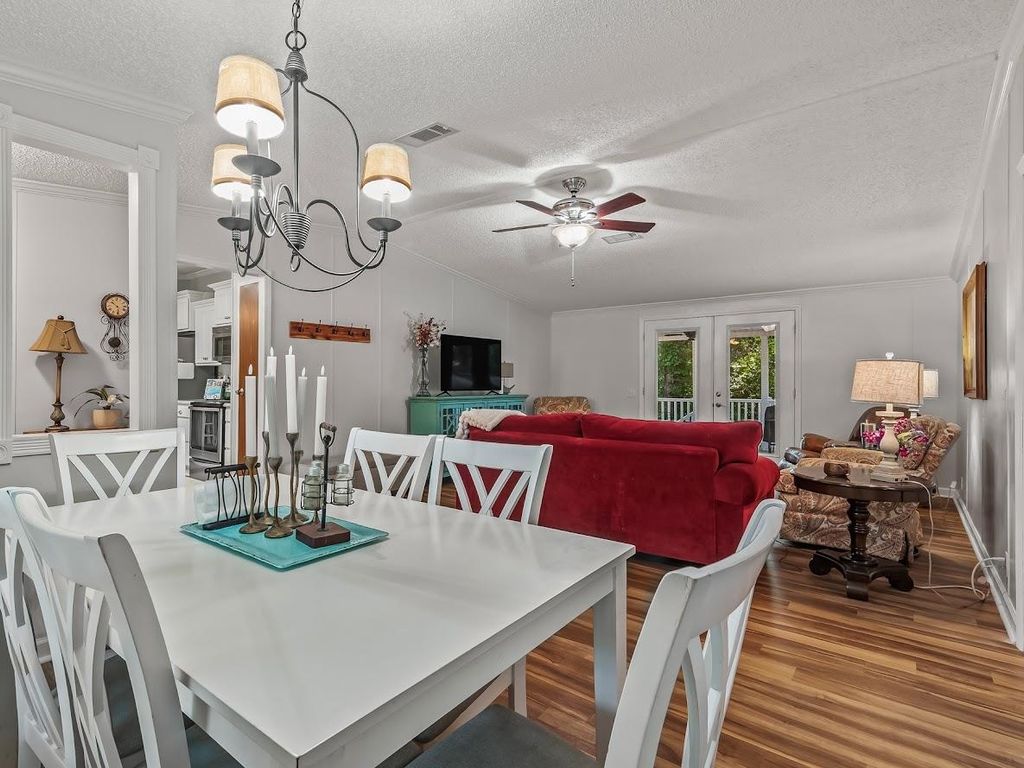 Image 13 of property listing at 1317 Tree Circle, Tallahassee, FL 32304