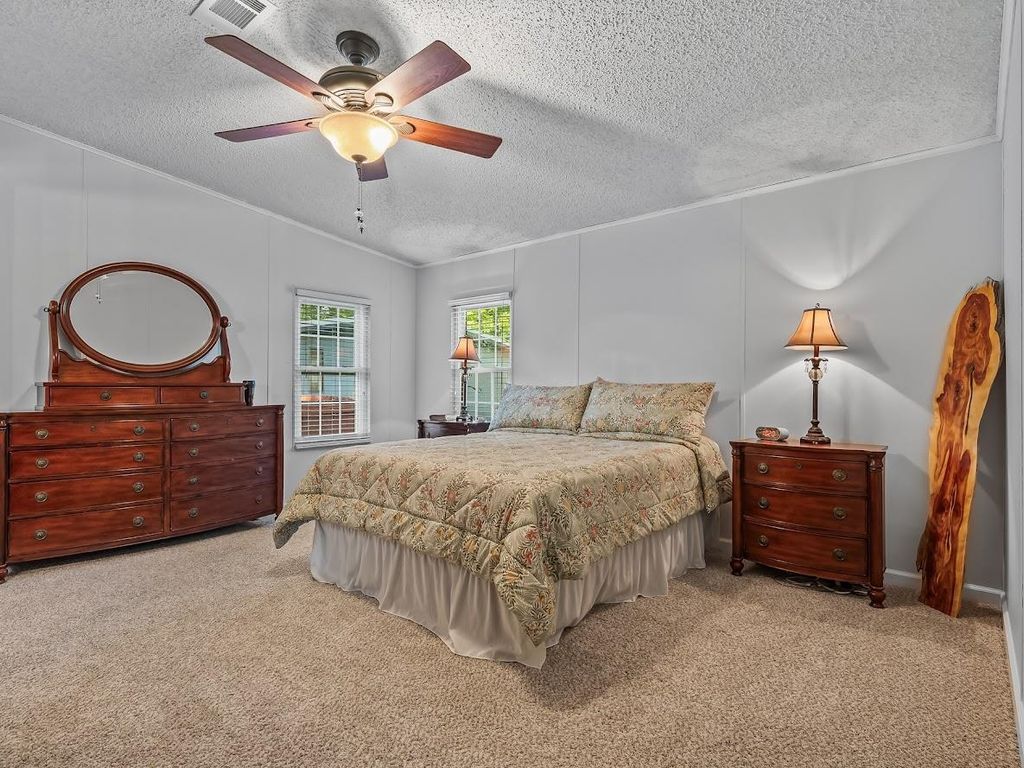 Image 14 of property listing at 1317 Tree Circle, Tallahassee, FL 32304