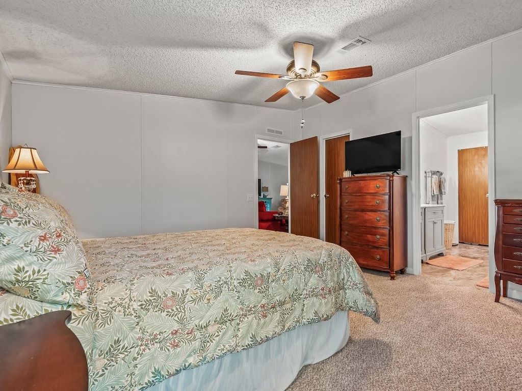 Image 16 of property listing at 1317 Tree Circle, Tallahassee, FL 32304