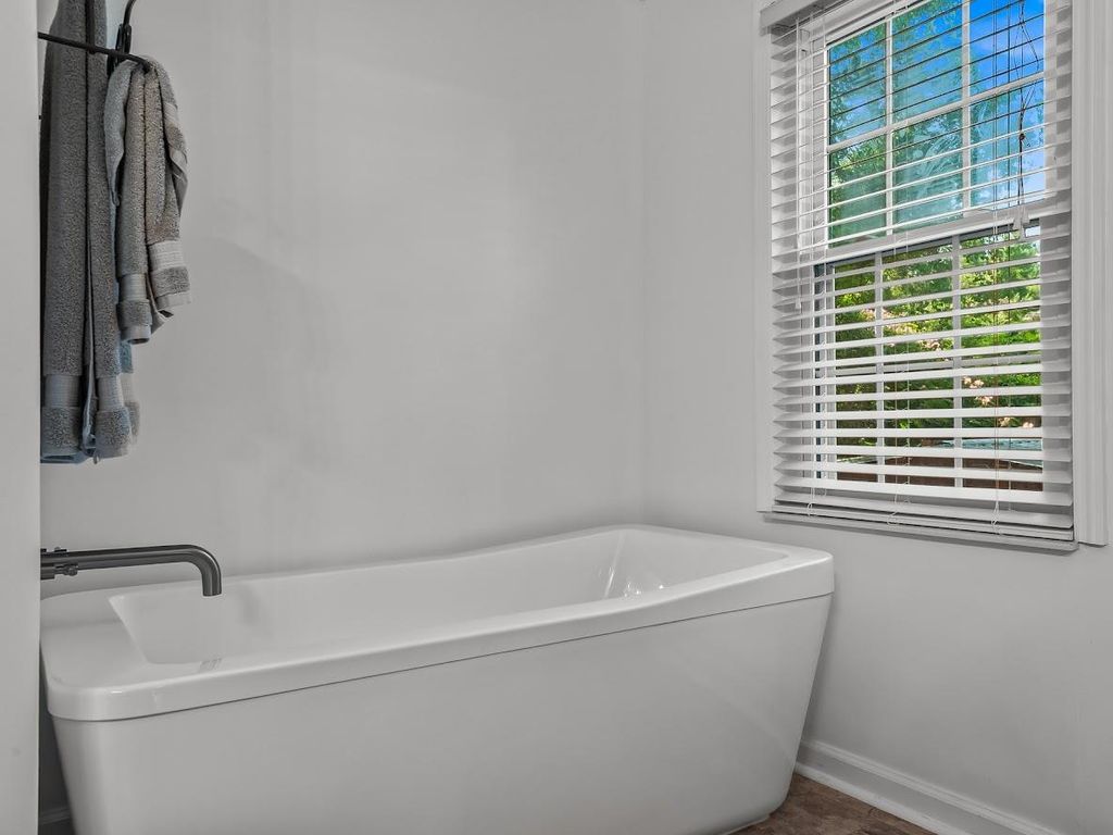 Image 19 of property listing at 1317 Tree Circle, Tallahassee, FL 32304