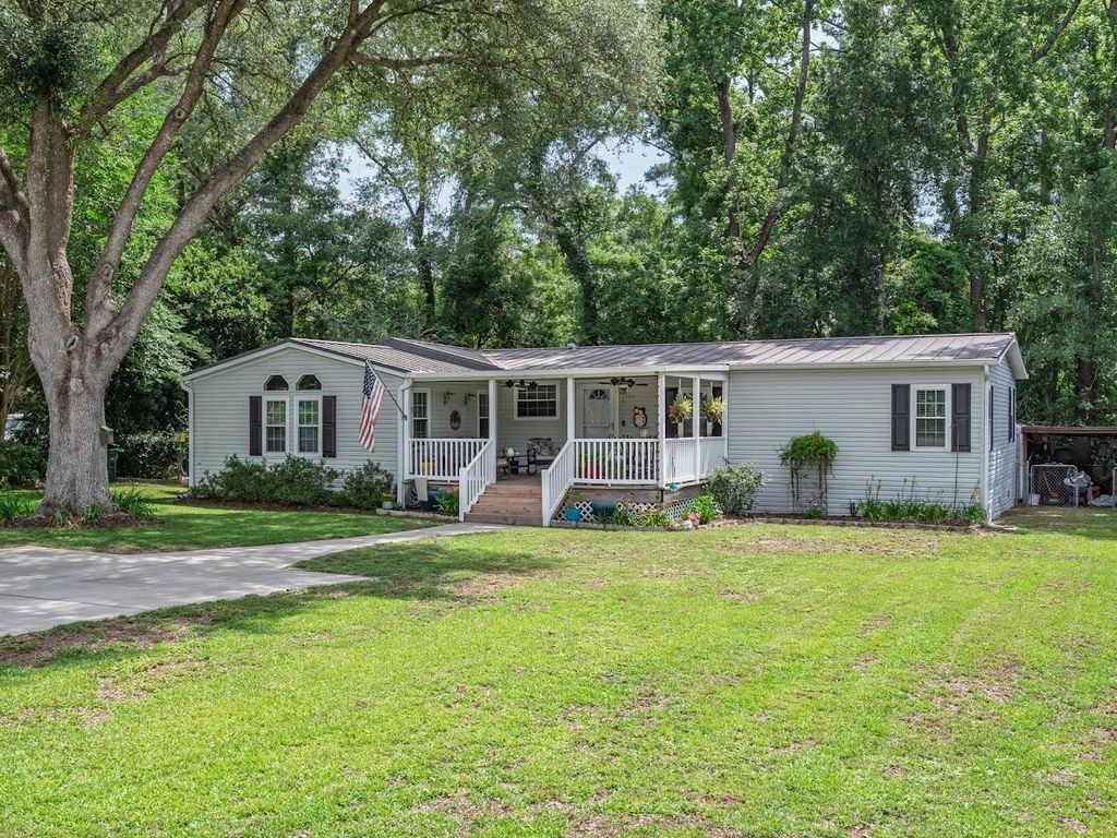 Image 3 of property listing at 1317 Tree Circle, Tallahassee, FL 32304
