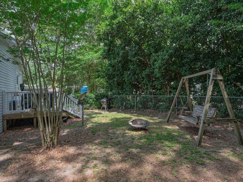 Image 38 of property listing at 1317 Tree Circle, Tallahassee, FL 32304