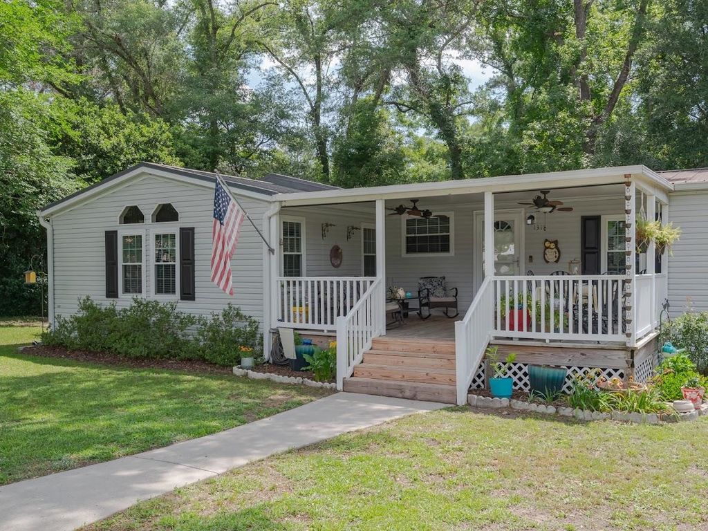 Image 4 of property listing at 1317 Tree Circle, Tallahassee, FL 32304
