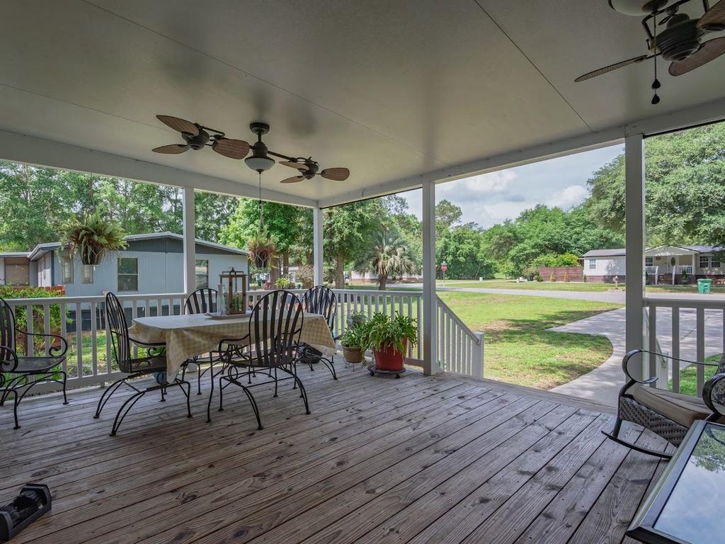 Image 6 of property listing at 1317 Tree Circle, Tallahassee, FL 32304