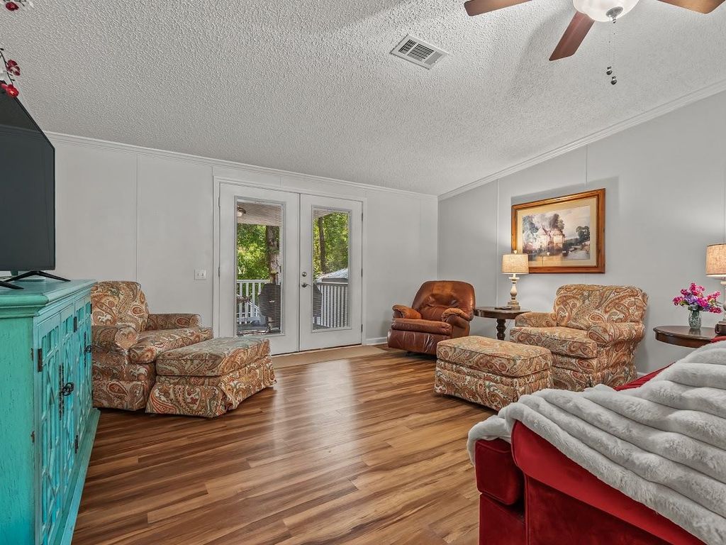 Image 8 of property listing at 1317 Tree Circle, Tallahassee, FL 32304