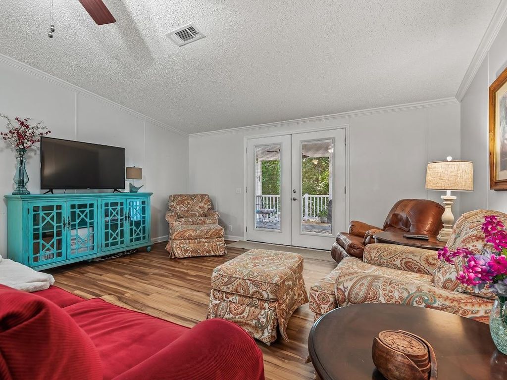 Image 9 of property listing at 1317 Tree Circle, Tallahassee, FL 32304