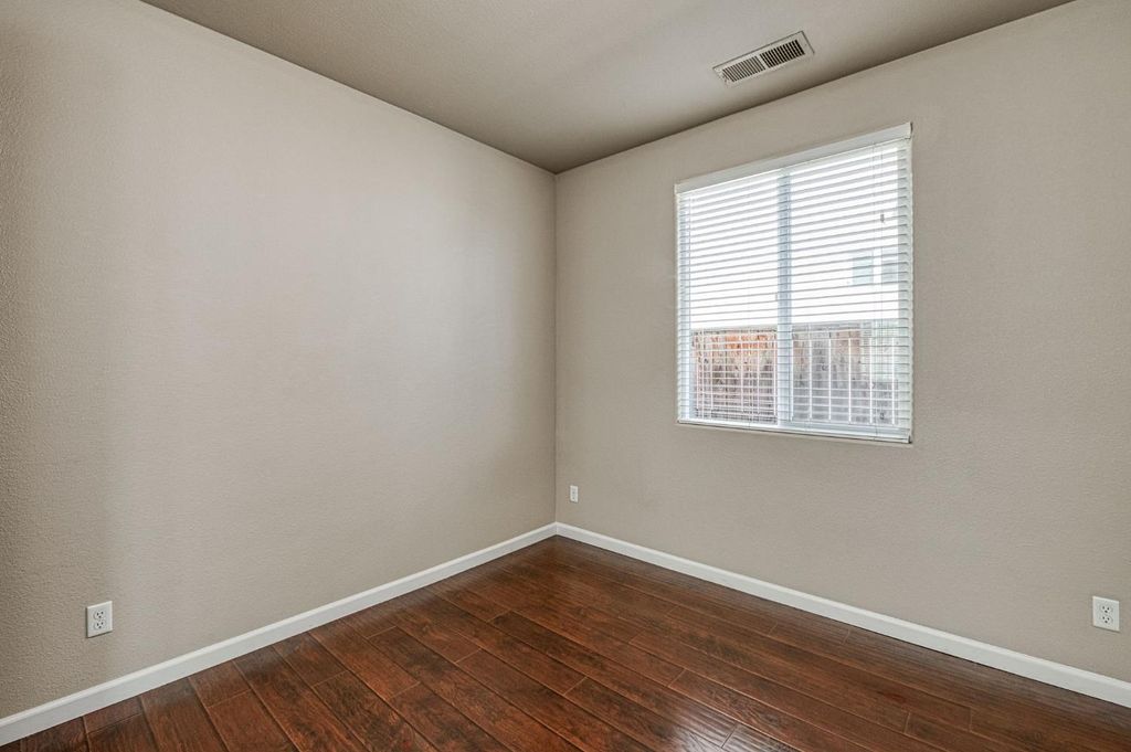 Image 14 of property listing at 3911 Heritage Avenue, Clovis, CA 93619