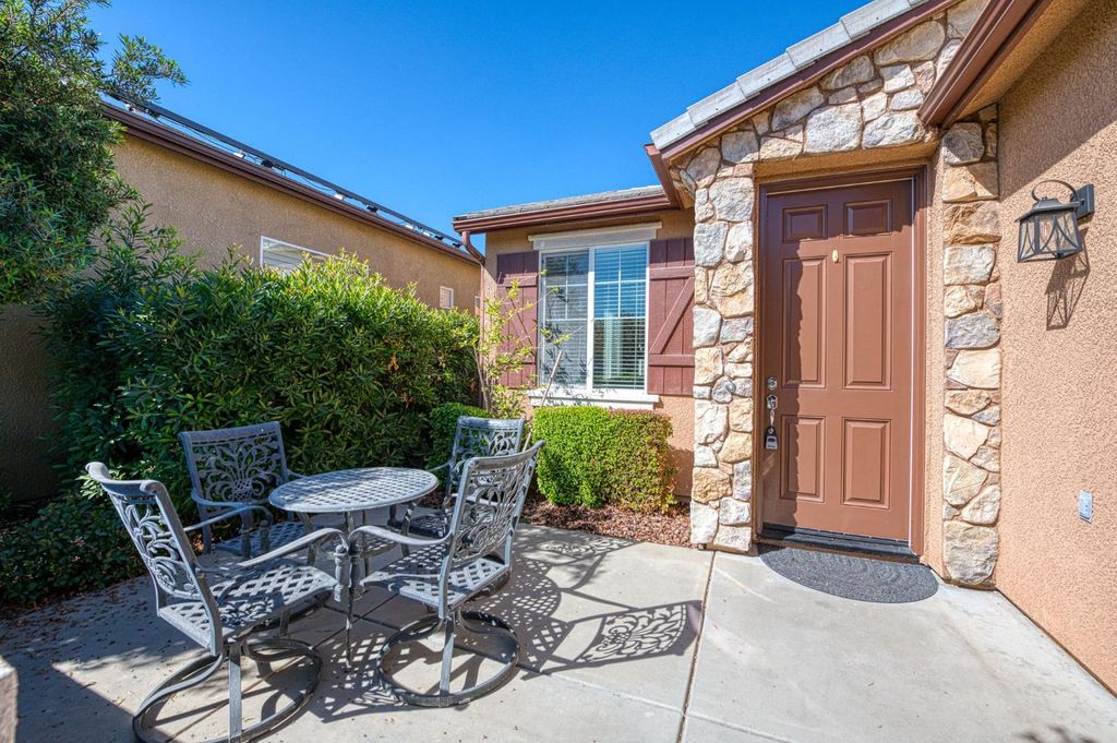 Image 2 of property listing at 3911 Heritage Avenue, Clovis, CA 93619