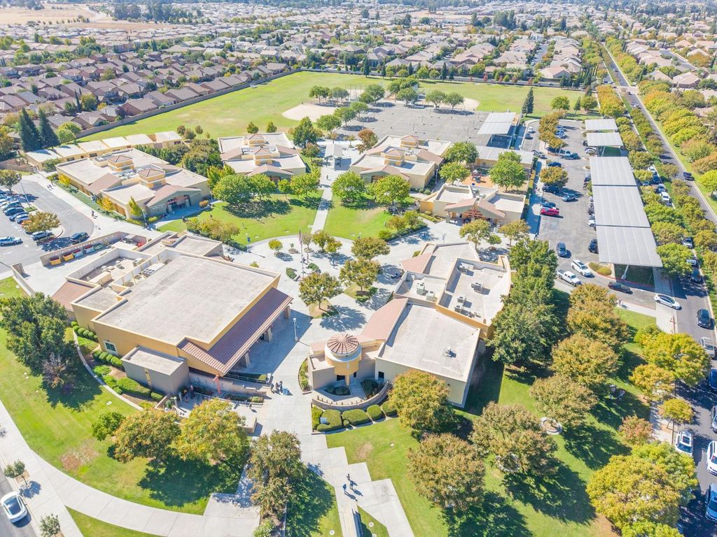 Image 26 of property listing at 3911 Heritage Avenue, Clovis, CA 93619