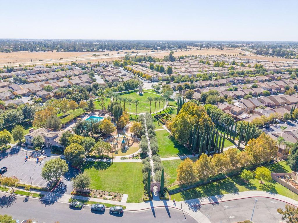 Image 27 of property listing at 3911 Heritage Avenue, Clovis, CA 93619
