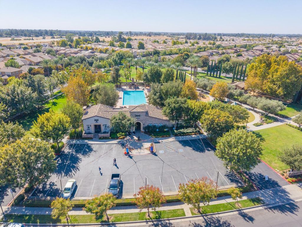 Image 28 of property listing at 3911 Heritage Avenue, Clovis, CA 93619