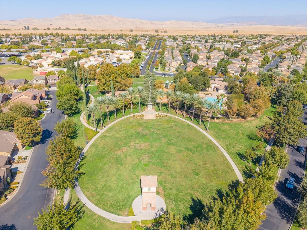 Image 32 of property listing at 3911 Heritage Avenue, Clovis, CA 93619