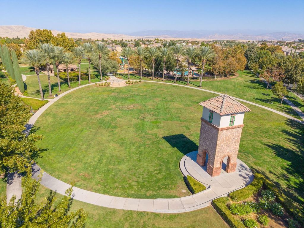 Image 33 of property listing at 3911 Heritage Avenue, Clovis, CA 93619