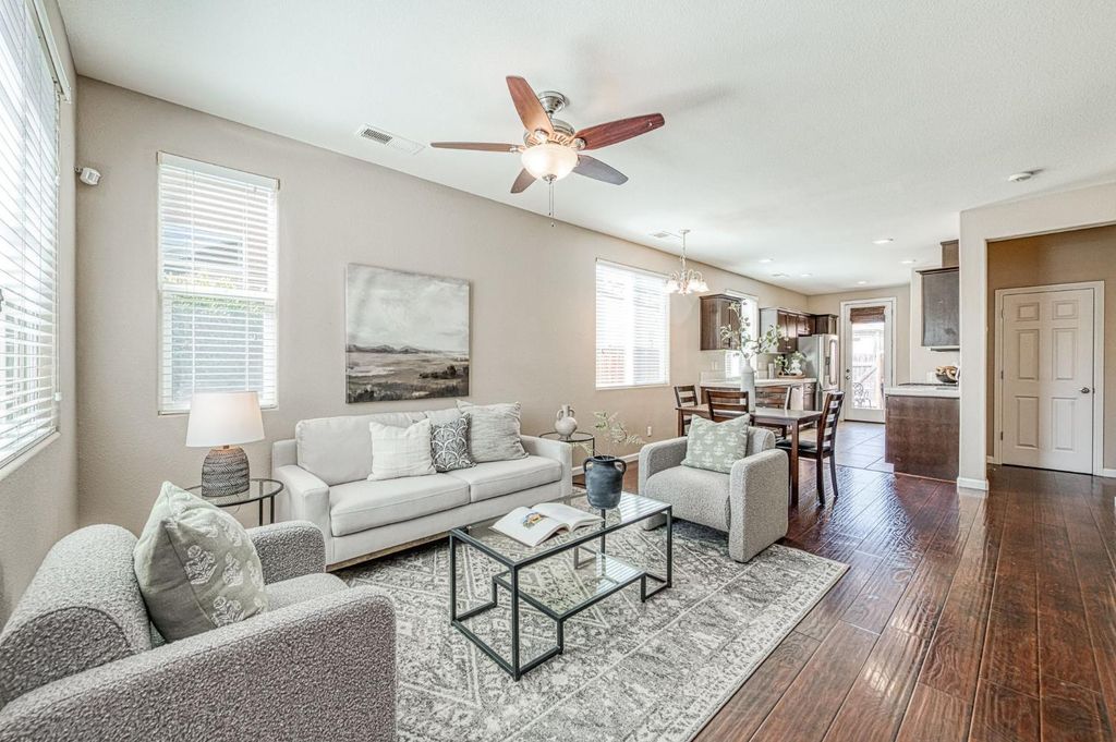 Image 4 of property listing at 3911 Heritage Avenue, Clovis, CA 93619