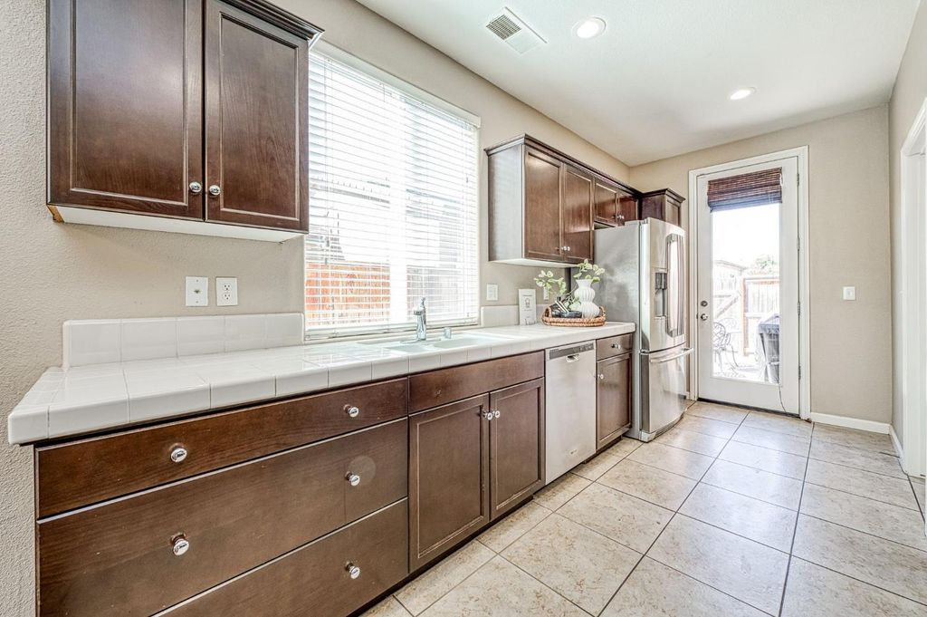 Image 9 of property listing at 3911 Heritage Avenue, Clovis, CA 93619
