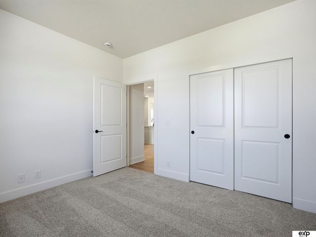 17511 Greenleaf Street, Omaha, NE 68136