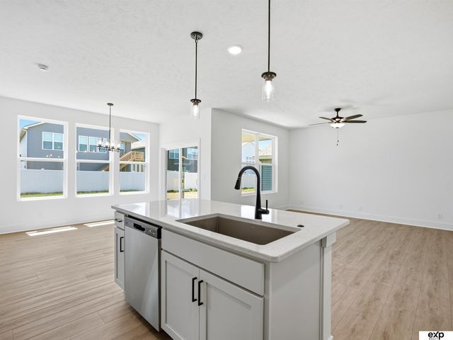 17511 Greenleaf Street, Omaha, NE 68136