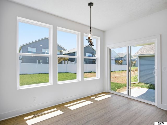 17511 Greenleaf Street, Omaha, NE 68136