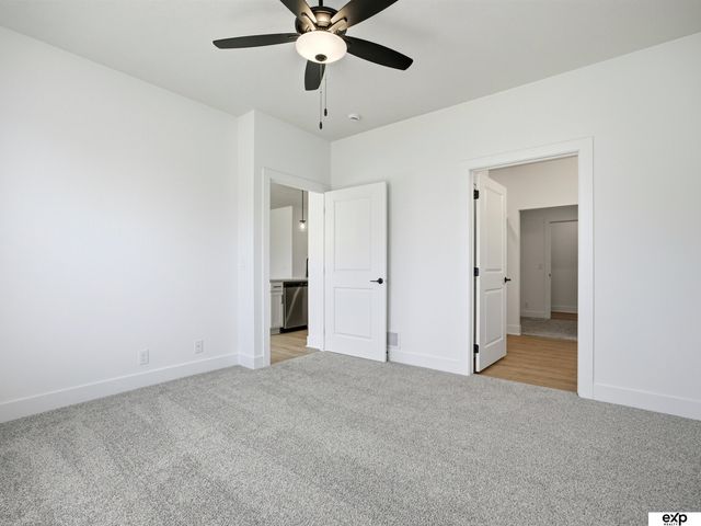 17511 Greenleaf Street, Omaha, NE 68136