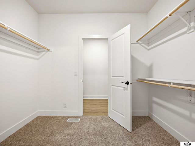 17511 Greenleaf Street, Omaha, NE 68136