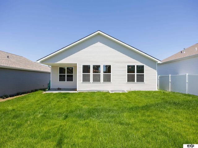 17511 Greenleaf Street, Omaha, NE 68136