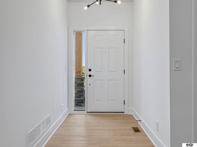 17511 Greenleaf Street, Omaha, NE 68136