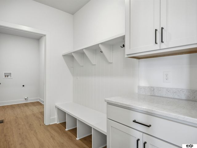17511 Greenleaf Street, Omaha, NE 68136