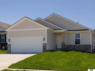 17511 Greenleaf Street, Omaha, NE 68136