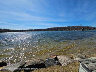 9471 Peninsula Drive, Morton Twp, MI 49332