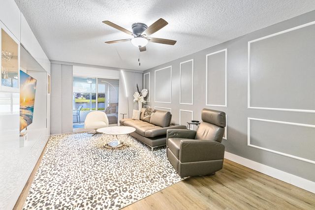 1018 Guildford A, Boca Raton, FL 33434