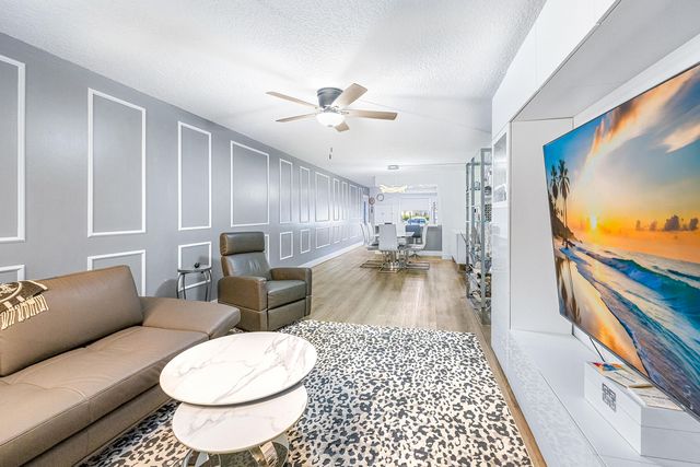 1018 Guildford A, Boca Raton, FL 33434