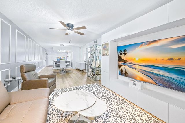 1018 Guildford A, Boca Raton, FL 33434