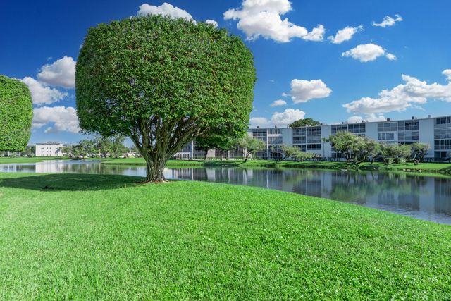 1018 Guildford A, Boca Raton, FL 33434