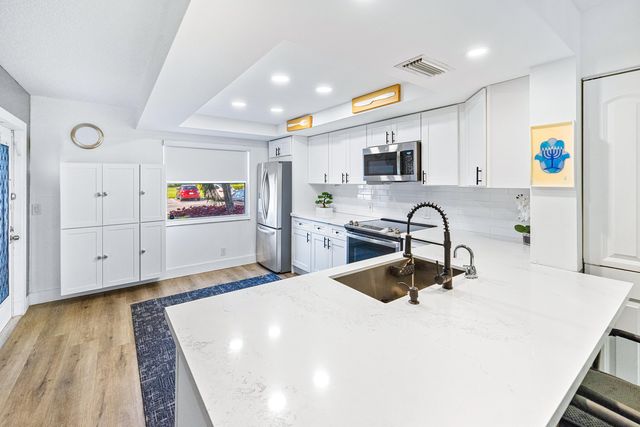 1018 Guildford A, Boca Raton, FL 33434