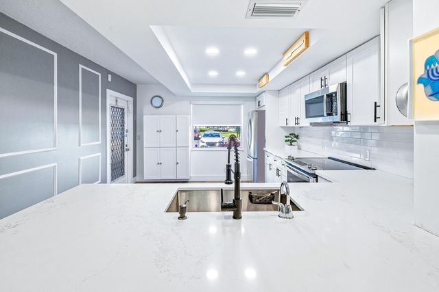 1018 Guildford A, Boca Raton, FL 33434