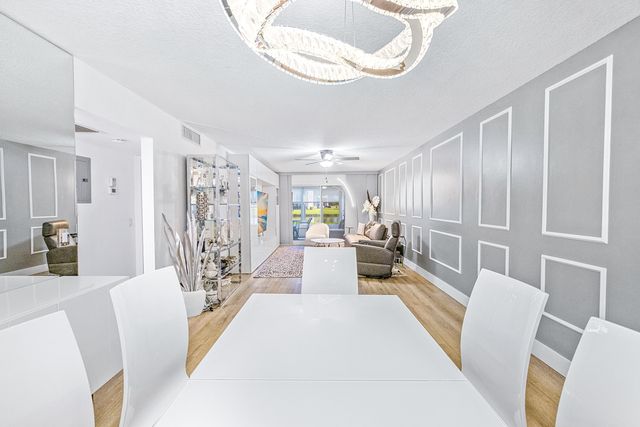 1018 Guildford A, Boca Raton, FL 33434