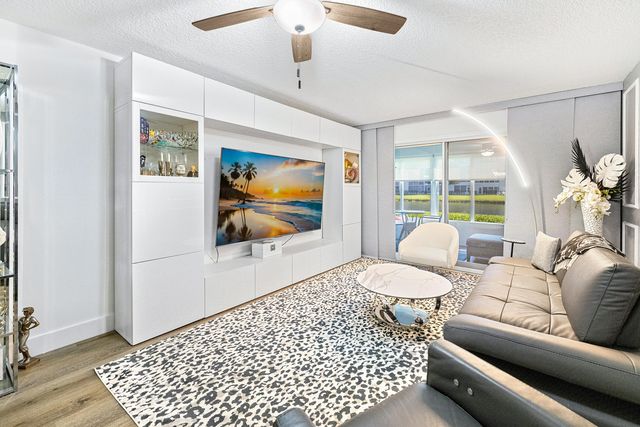 1018 Guildford A, Boca Raton, FL 33434