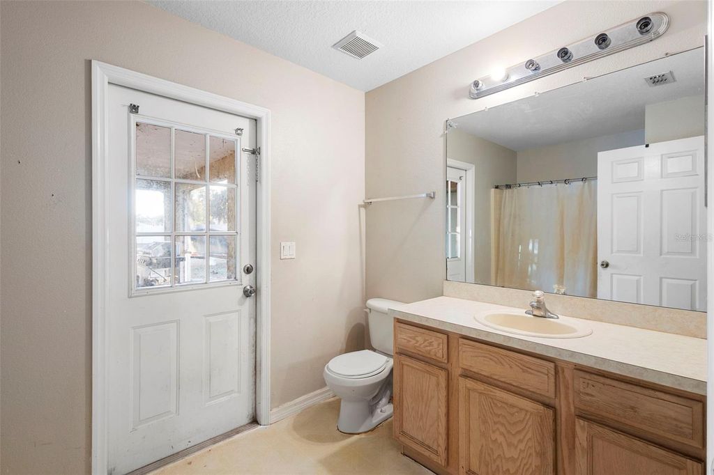 Image 15 of property listing at 1900 MONTECITO AVENUE, Deltona, FL 32738