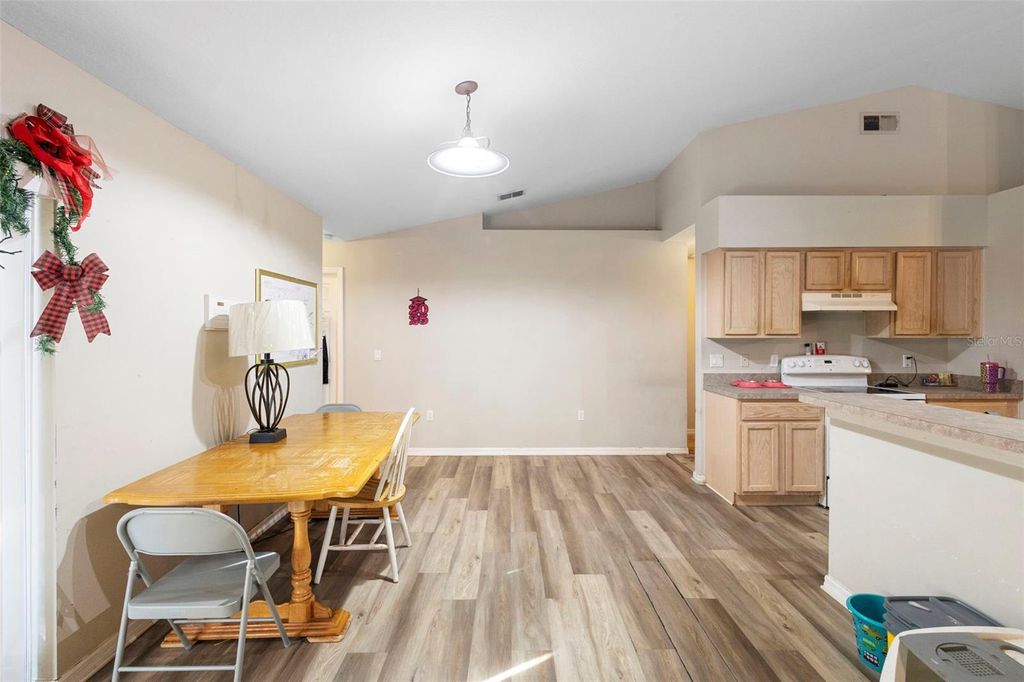 Image 8 of property listing at 1900 MONTECITO AVENUE, Deltona, FL 32738