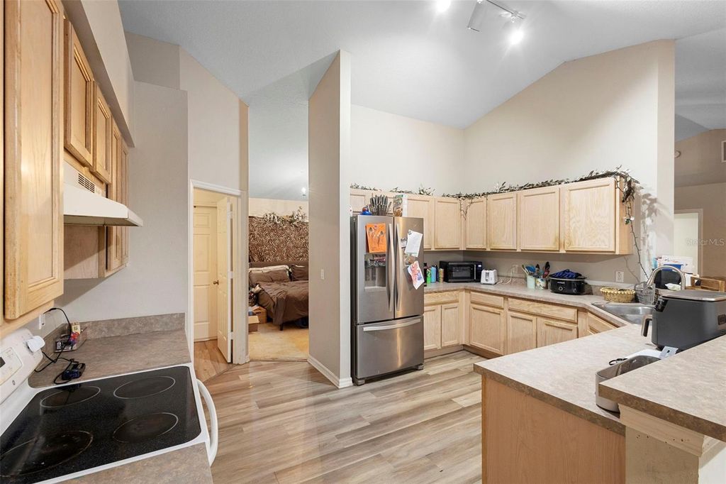 Image 9 of property listing at 1900 MONTECITO AVENUE, Deltona, FL 32738