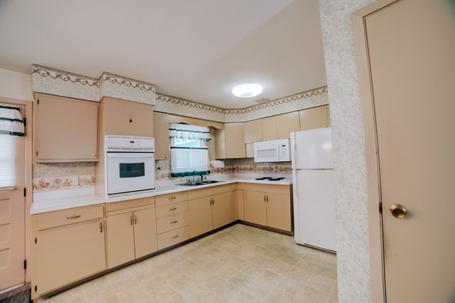 100 W Herron Court, Watseka, IL 60970