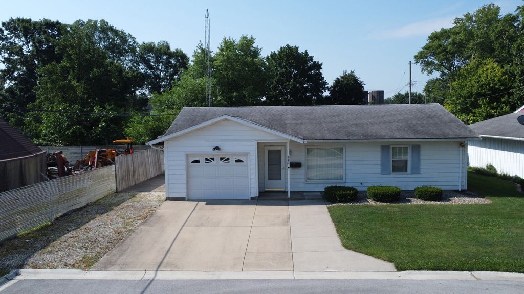 100 W Herron Court, Watseka, IL 60970
