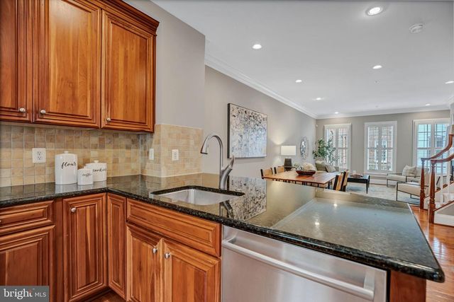 1822 POTOMAC GREENS DR, Alexandria, VA 22314