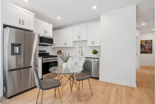 6755 N Hermitage Avenue 3, Chicago, IL 60626