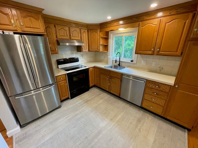 12 Anna Road, Woburn, MA 01801