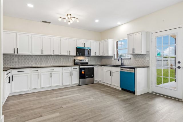7108 Cadillac Boulevard, Arlington, TX 76016